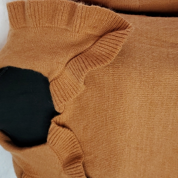 Stitch and Knot Collard Mimimalist Neutral Sweater - Picture 2 of 11